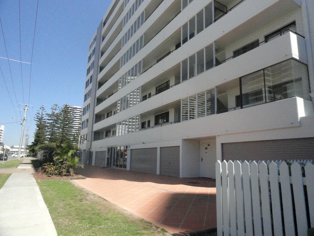 Queensleigh Holiday Apartments ブロードビーチ エクステリア 写真